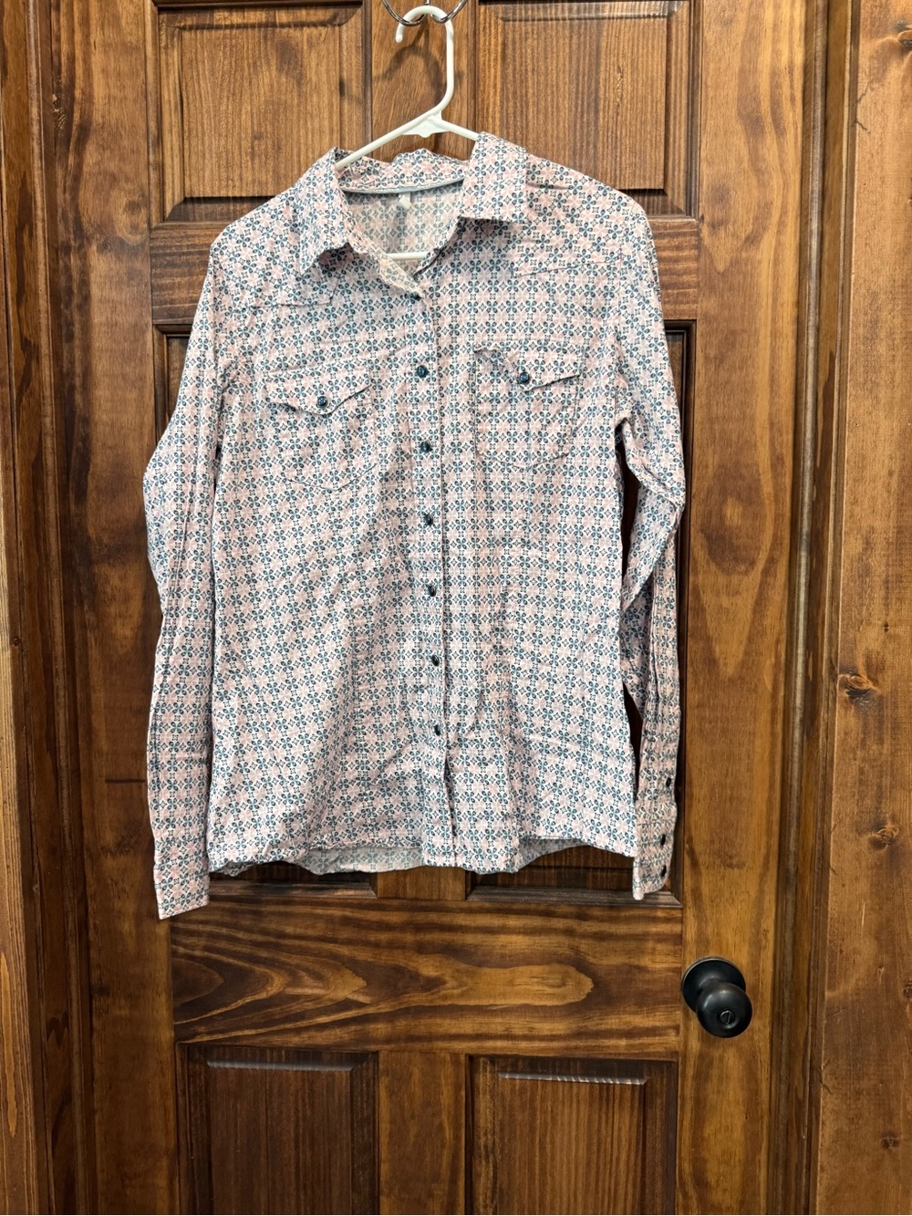 Womens Long-Sleeve Button-Up Shirt in Pink Geo Print cinch xl